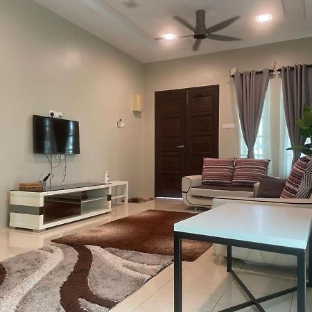 Vistana Indah Homestay Алор-Стар Екстер'єр фото