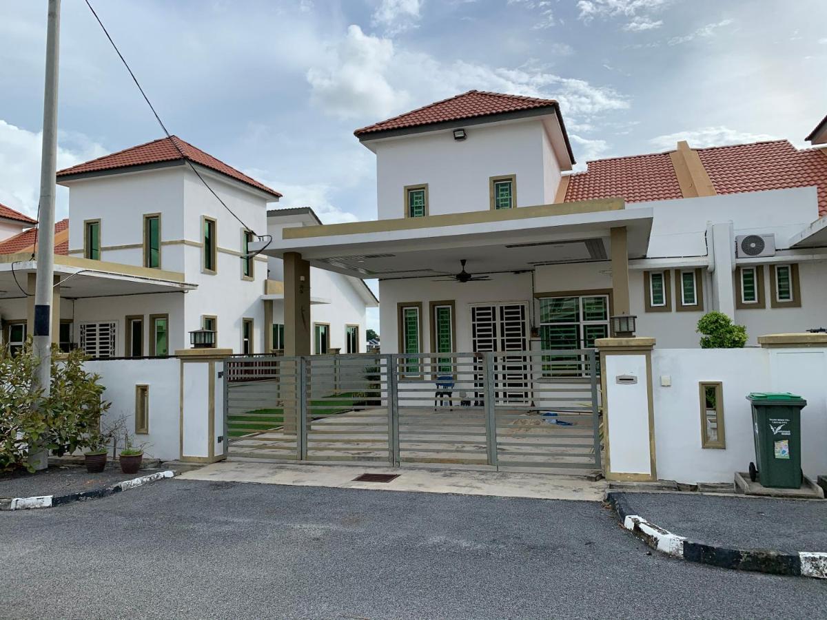 Vistana Indah Homestay Алор-Стар Екстер'єр фото